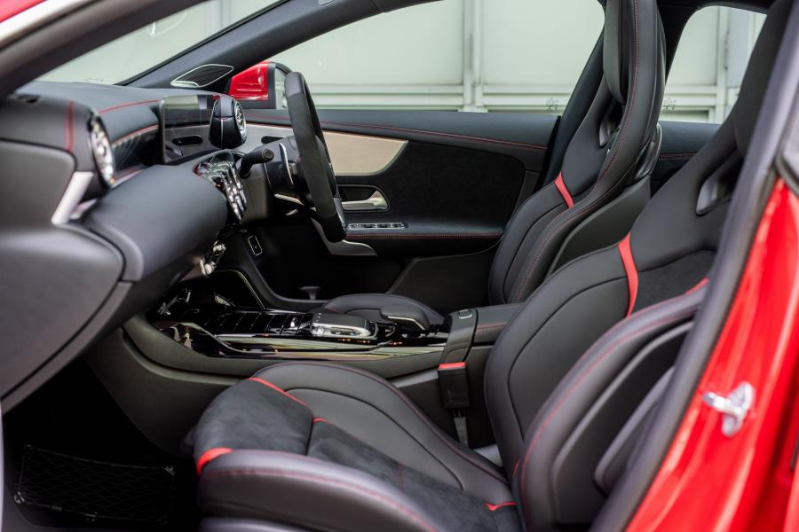 Интерьер Mercedes-AMG CLA45 S 4Matic+ (C118) 2019 года  (JP) (фото 14 из 41)